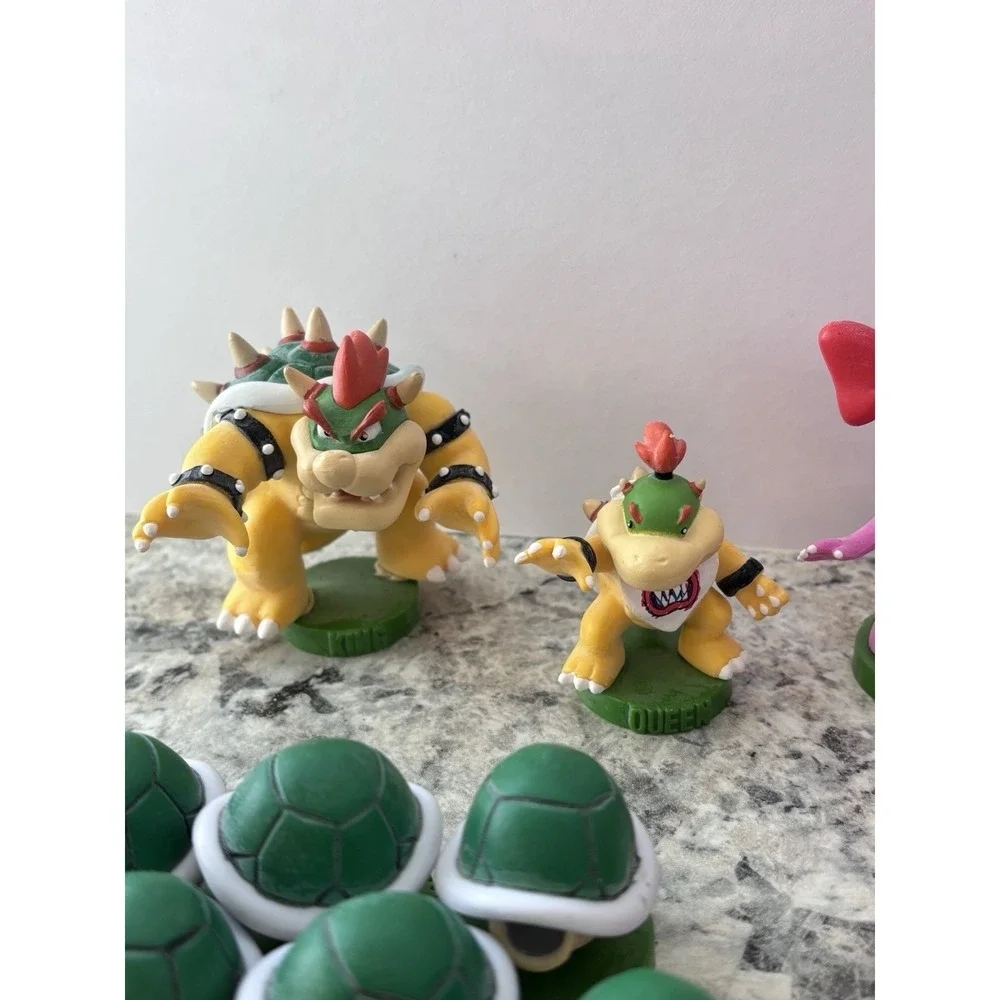2009‎ SUPER MARIO CHESS COLLECTOR'S EDITION game pieces 32 Pieces